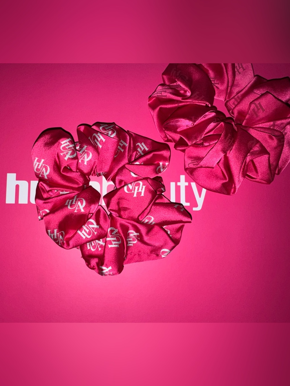 HUDA BEAUTY HOT PINK SCRUNCHIES 💕